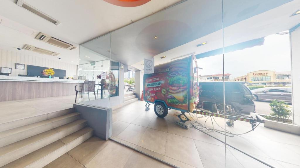 Hotel Zamburger Bliss Johor Bahru Exteriör bild