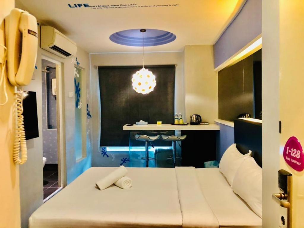 Hotel Zamburger Bliss Johor Bahru Exteriör bild